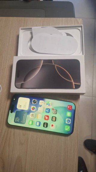 iPhone 16 pro max dorado