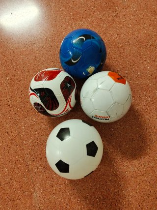 Lote 4 Balones Fútbol y Piscina