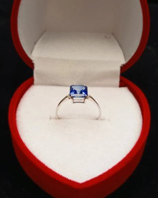 Anillo Oro Blanco 18kt Zafiro 1.50ct y diamantes