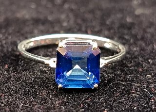 Anillo Oro Blanco 18kt Zafiro 1.50ct y diamantes