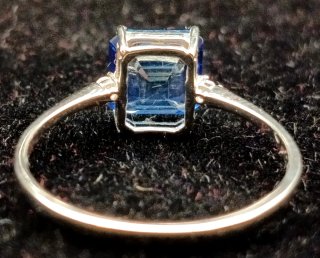 Anillo Oro Blanco 18kt Zafiro 1.50ct y diamantes