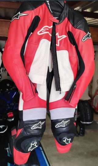 Mono de cuero para moto Alpinestars