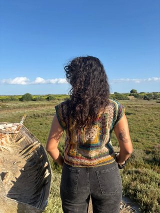 Camiseta de crochet artesanal