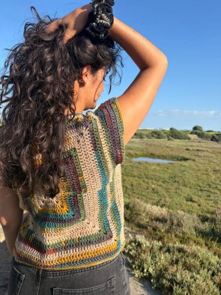 Camiseta de crochet artesanal
