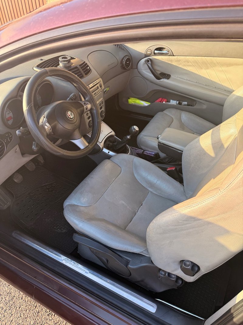 Alfa Romeo GT 2004 - foto 1