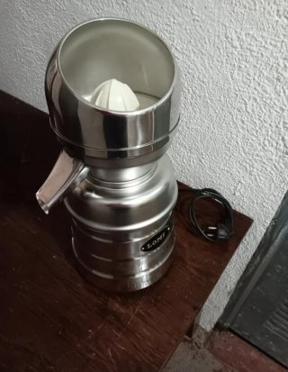 Exprimidor Lomi mod 4
