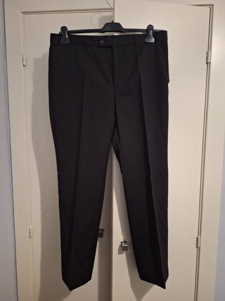 Traje marrón hombre