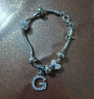Bracciale donna con ciondoli lettera G