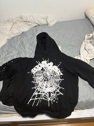 Sudadera Negra con Diseño de Telaraña