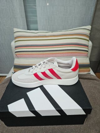 Zapatillas Adidas Barreda JR1319 Beige/Rojo