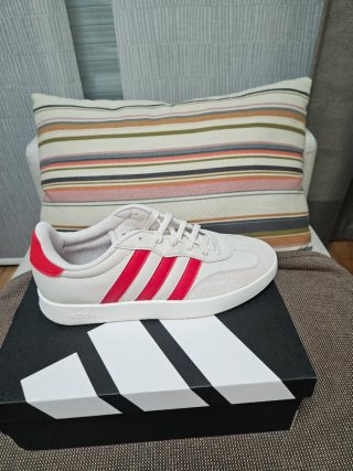 Zapatillas Adidas Barreda JR1319 Beige/Rojo