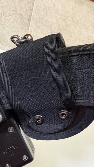 Porta grilletes universal negro