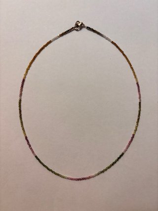 Collar turmalina natural multicolor facetada.