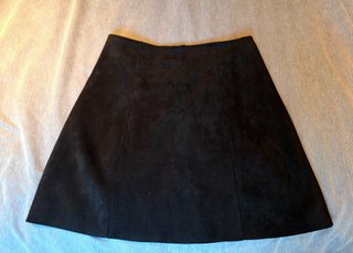 Falda negra imitación ante