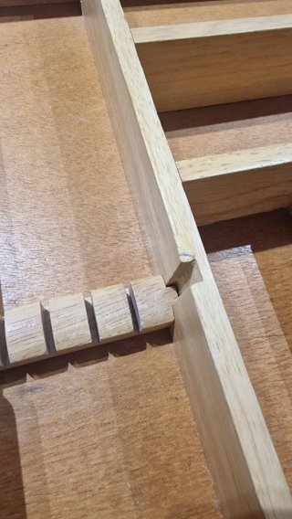 Cucharero organizador de cubiertos de madera