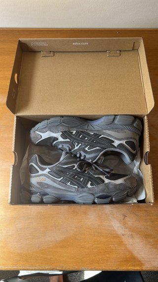 Zapatillas Asics GEL- NYC grises