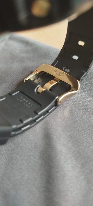 Casio G-Shock DW6900 Negro + Dorado Japan