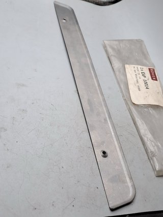 EAP10014 Embellecedor der alfombra Rover 200