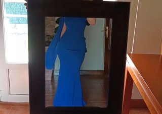 Vestido largo azul klein asimétrico