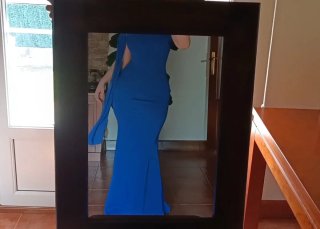 Vestido largo azul klein asimétrico