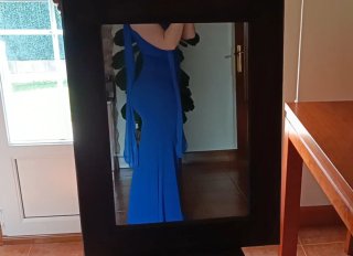 Vestido largo azul klein asimétrico