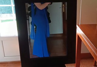 Vestido largo azul klein asimétrico