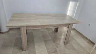 Mesa de comedor de madera