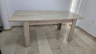 Mesa de comedor de madera