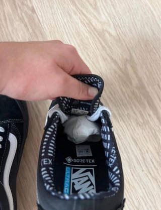 Zapatillas Vans Gore-Tex Unisex Negras y Blancas