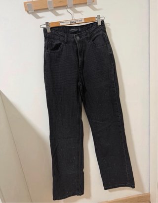 Pantalón Stradivarius negro con brillos T.32