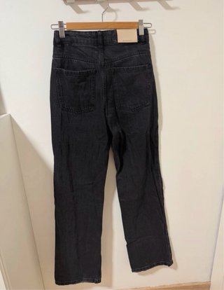 Pantalón Stradivarius negro con brillos T.32