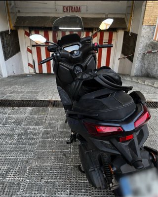 Yamaha XMAX Negra y Azul