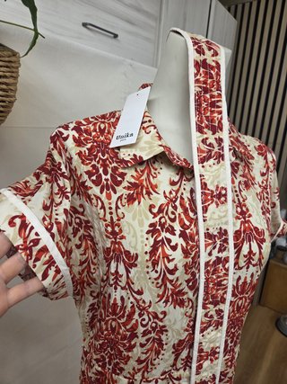 Mono estampado beige y rojo