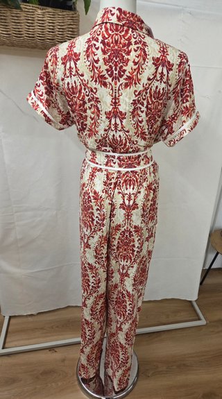 Mono estampado beige y rojo