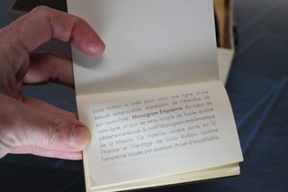Louis Vuitton, Monogram Empreinte. Caja vacía de funda para iPhone.