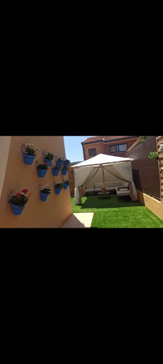 Pérgola Beige y Blanca