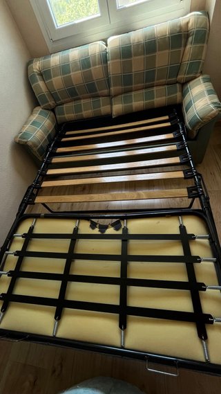 Sofá cama y 4 Sillas