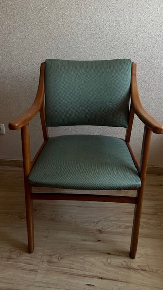 Sofá cama y 4 Sillas