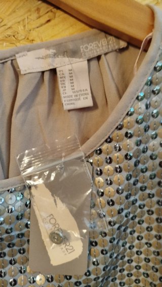 Blusa Forever 21 con lentejuelas y abertura T- M