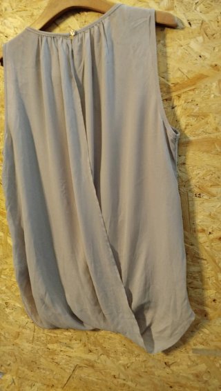 Blusa Forever 21 con lentejuelas y abertura T- M