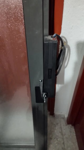 Ventana abatible motorizada 1290x485
