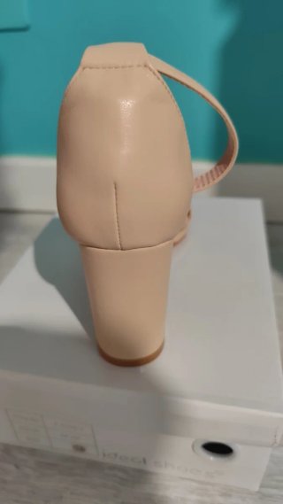 Sandalo beige con tacco