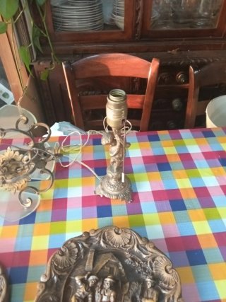 Lote antigüedades: láminas y lámpara