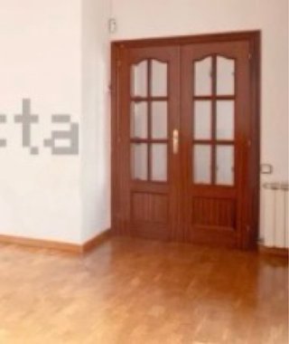 Puerta madera maciza con cristalera