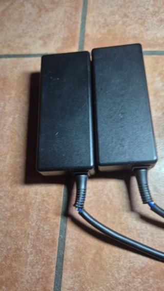 2 Alimentatori HP 45W Punta Blu