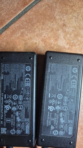 2 Alimentatori HP 45W Punta Blu