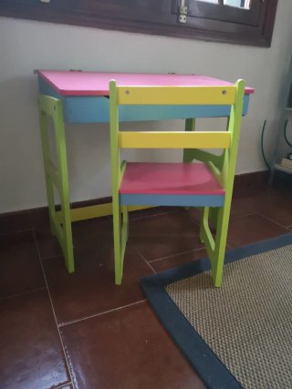 Pupitre infantil madera rosa y verde
