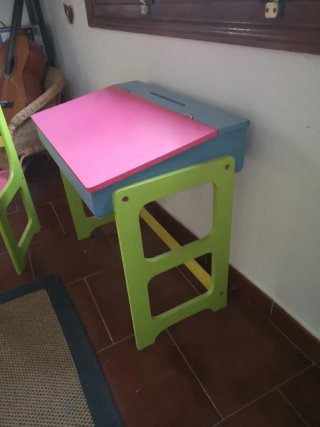 Pupitre infantil madera rosa y verde