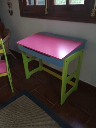 Pupitre infantil madera rosa y verde