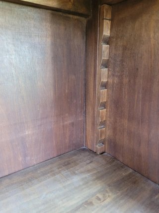 Armario antiguo de madera